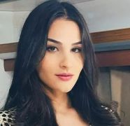 Asena Girişken, care joacă rolul Yeşim în serialul „Minciuni de familie”, transformare fizică spectaculoasă! Iată cum arată în prezent tânăra actriță